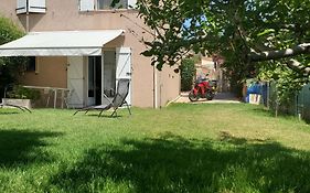 Jolie Studio En Rez De Jardin A L'Estaque Mourepiane
